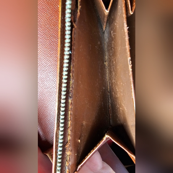 Louis Vuitton Monogram Wallet Authentic Logo GUC minor callouts in coin pouch - Picture 13 of 16